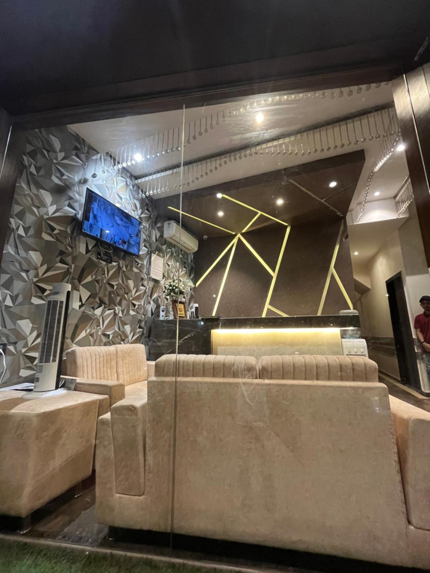 Hotel Meriton Mumbai International Airport T-2 Eksteriør billede